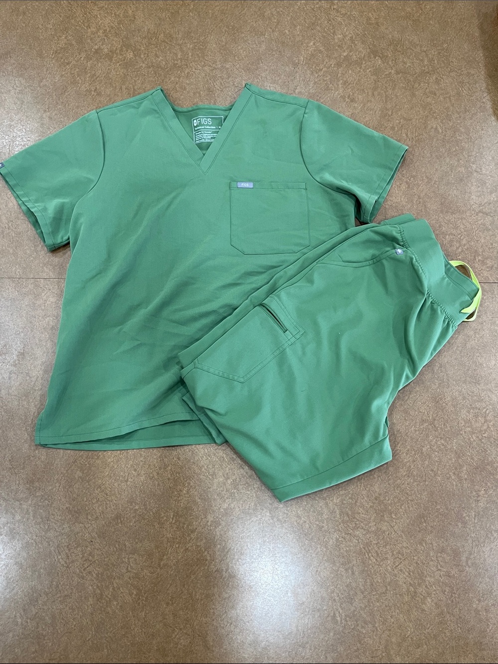 FIGS • LIMITED EDITION • Fern Green • Catarina Top • Zamora Joggers • Like NEW